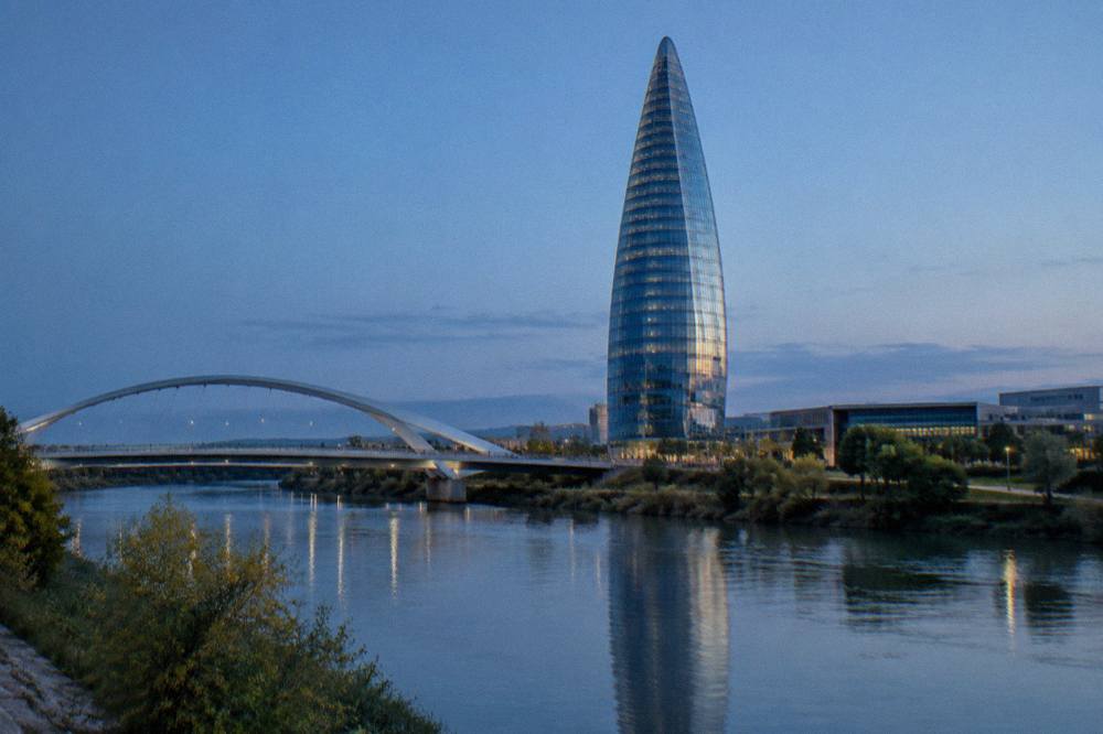 The slender Torre del Agua tower rising above the Expo 2008 grounds and the Ebro river