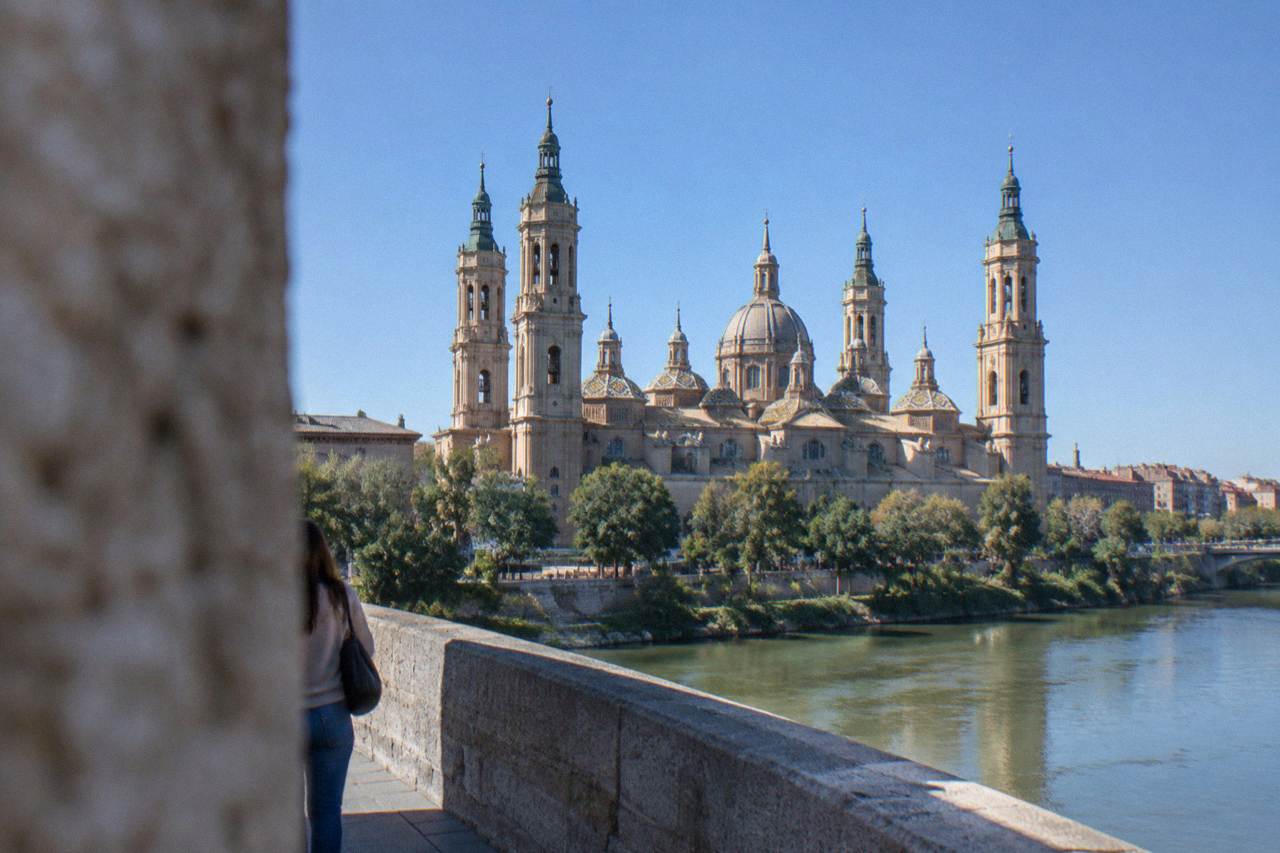 The Basílica del Pilar and the Ebro river seen from the Puente de Piedra in Zaragoza