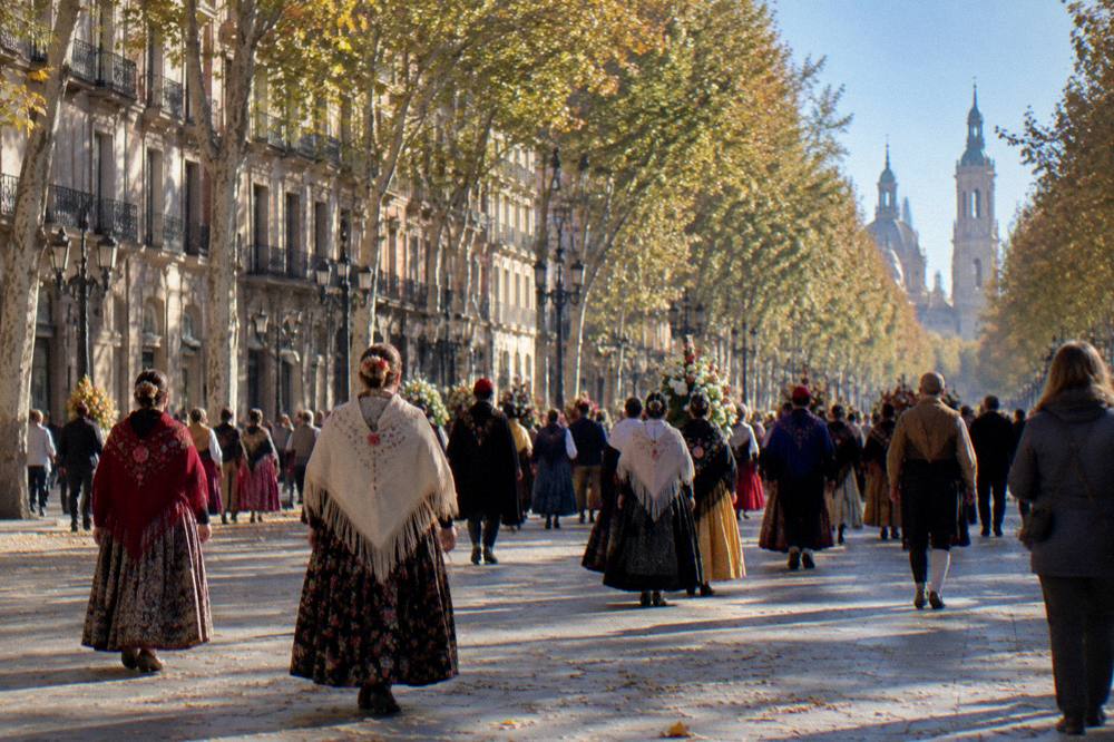 Crowds in traditional Aragonese dress during the Ofrenda de Flores on Paseo de la Independencia