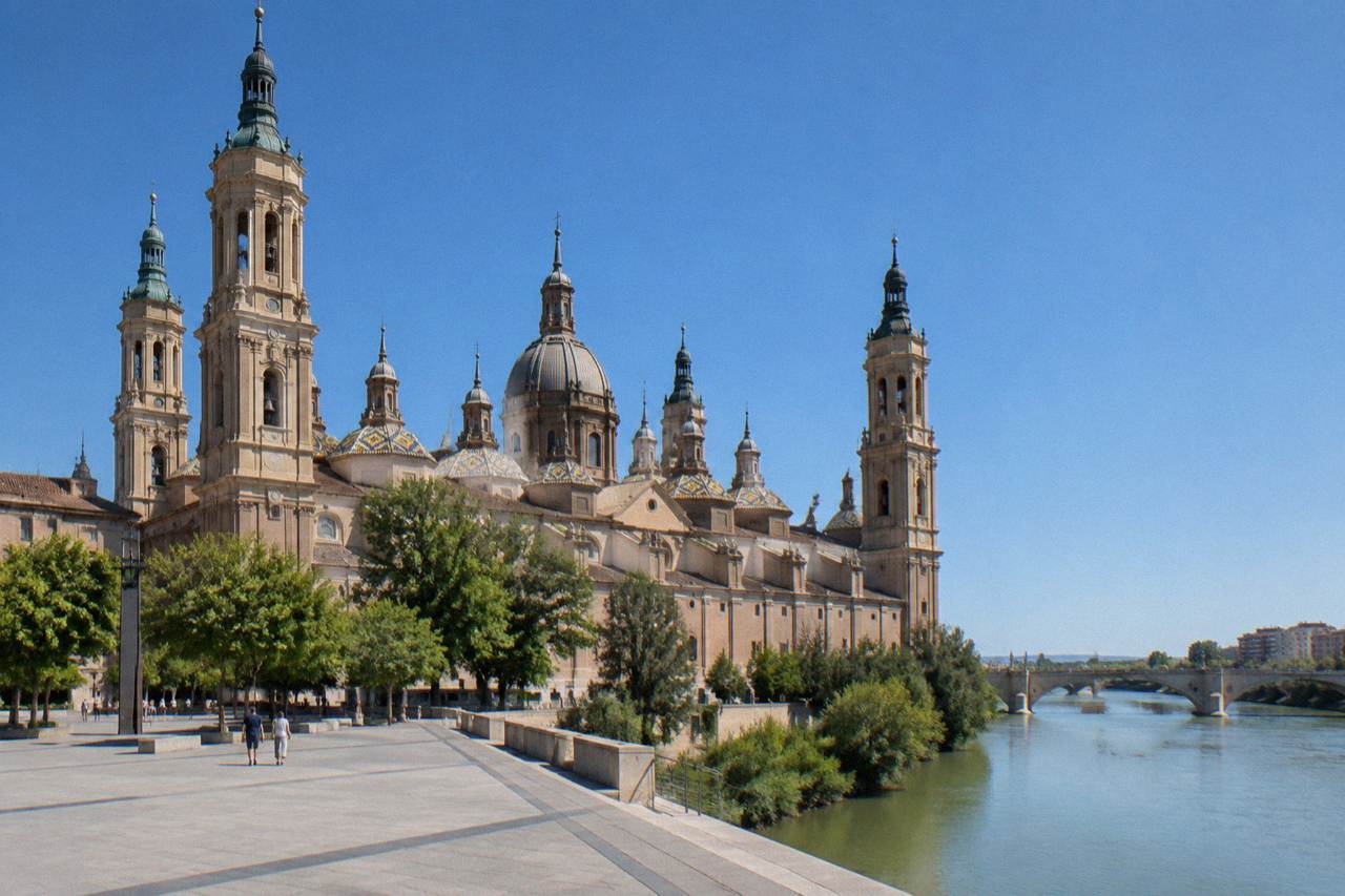 The Basílica del Pilar and the Ebro river under a clear blue sky in Zaragoza